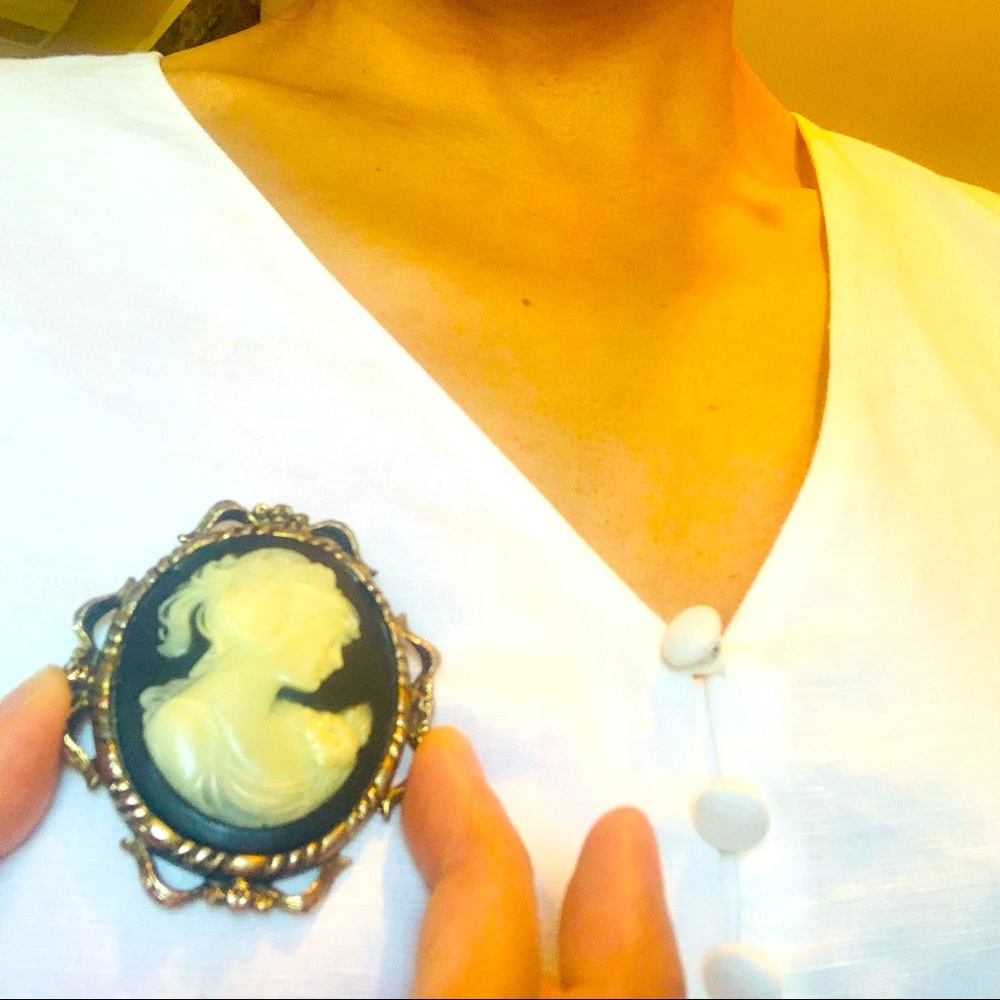 Vintage Victorian lady pin brooch